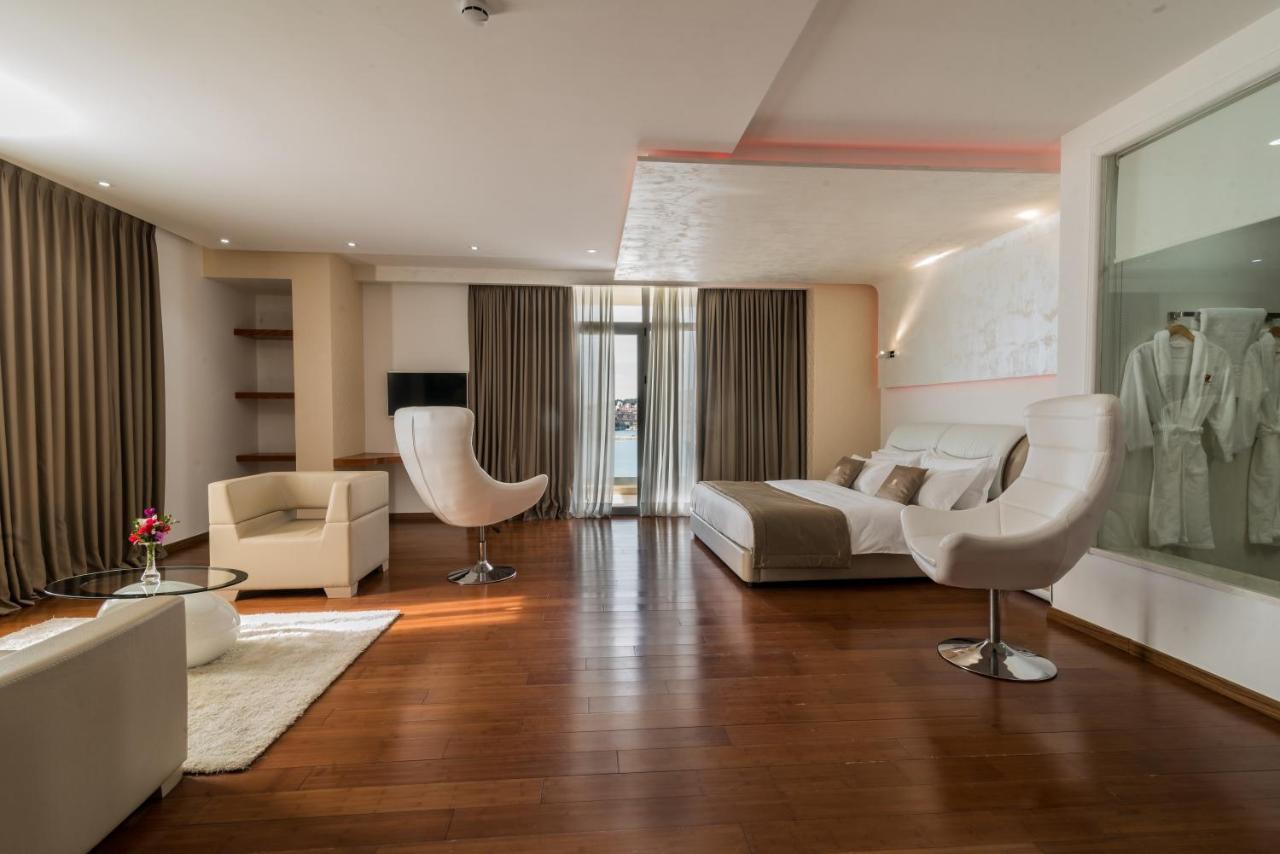 Deluxe & Executive Spa By Rafaelo Shengjin Exterior photo